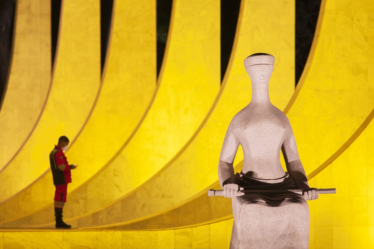 Estátua da Justiça diante do Supremo Tribunal Federal